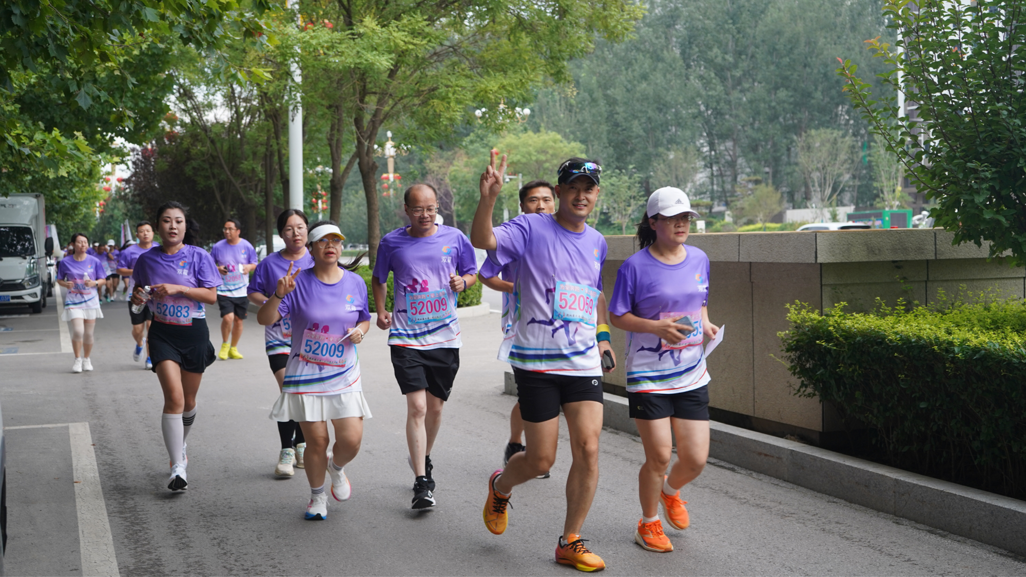 河北曲阳:七夕集体婚礼演绎“中国式浪漫”(图1)