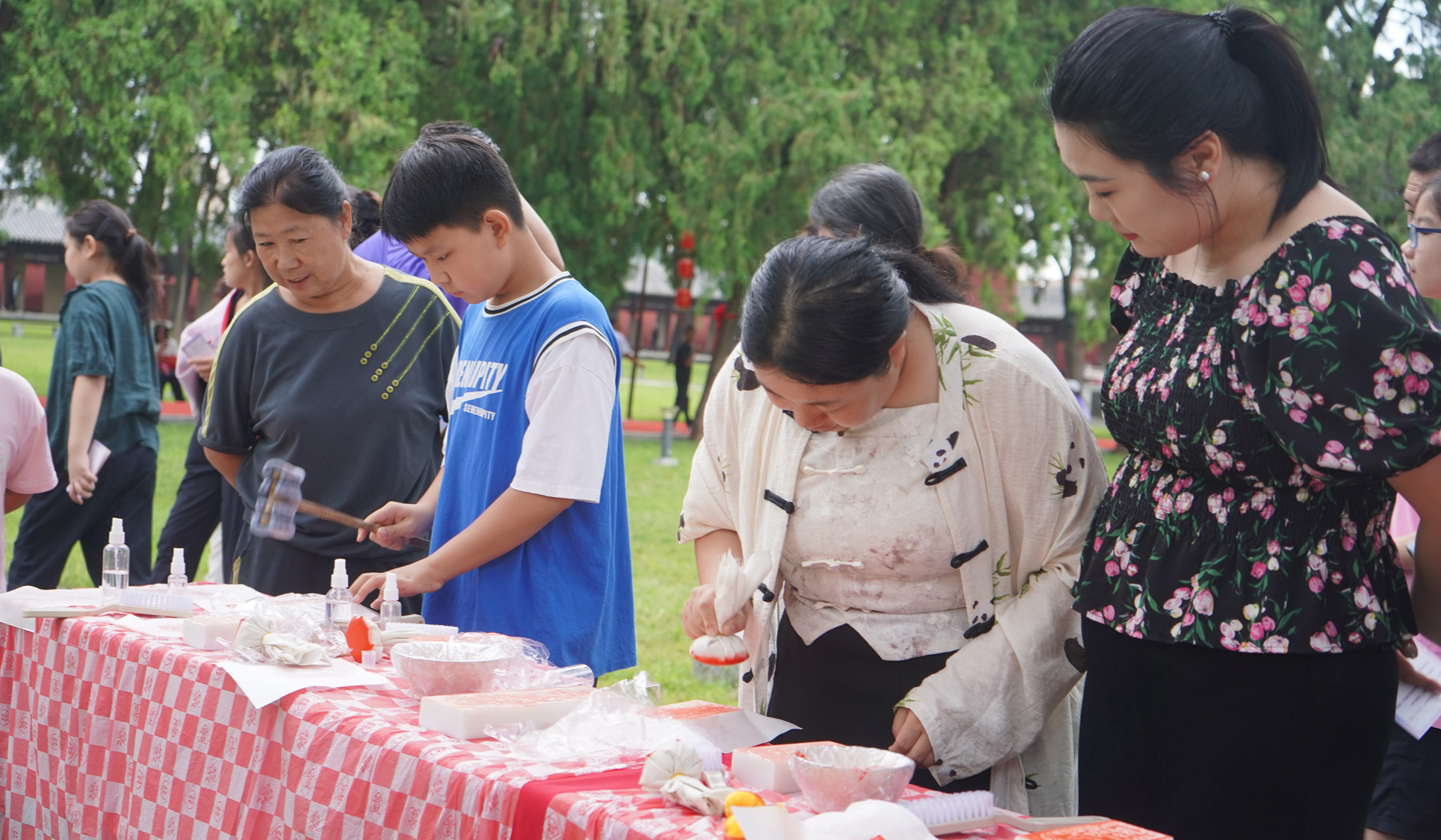 河北曲阳:七夕集体婚礼演绎“中国式浪漫”(图4)