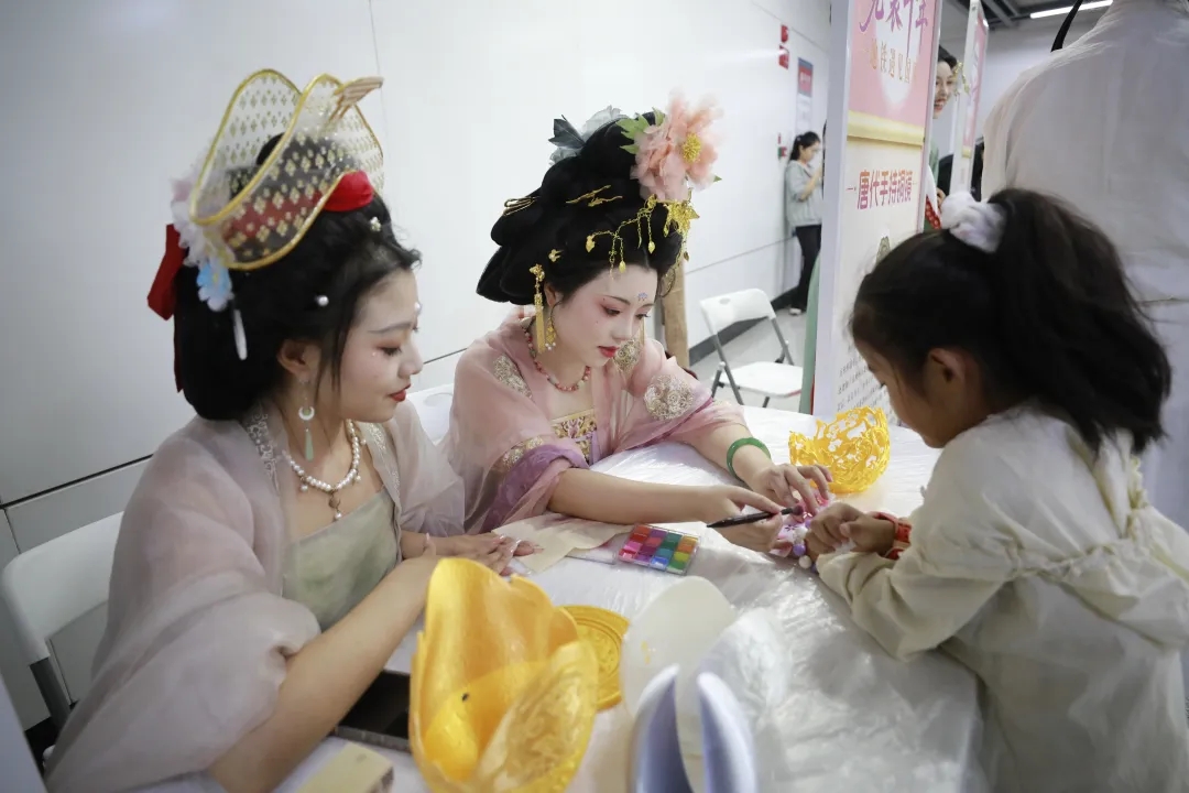 衣冠承礼乐国风入地铁丨“霓裳千年——地铁遇见国风”主题活动启幕(图8)