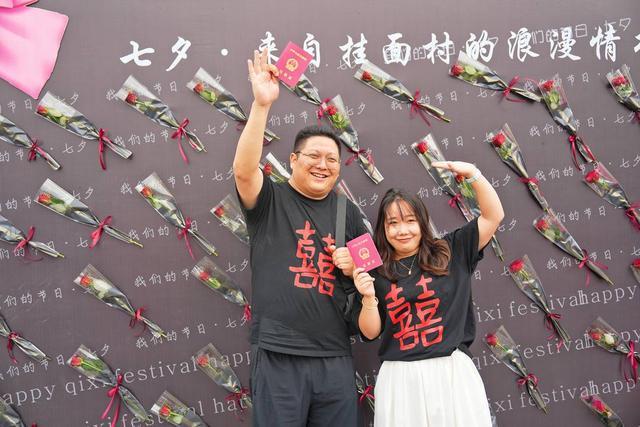 四川中江举办“银丝为媒”七夕盛会传统民俗与文明新风交织共鸣(图2)