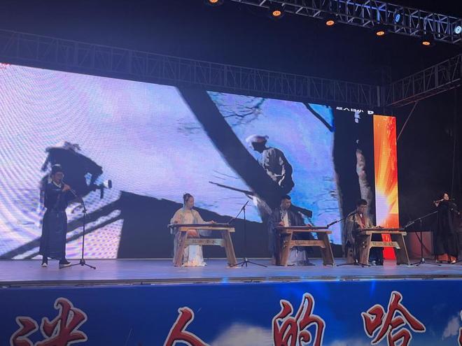 “艺心向党·礼赞和平”公益性文艺汇演举行(图2)