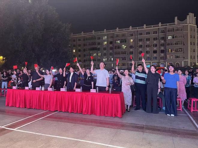 “艺心向党·礼赞和平”公益性文艺汇演举行(图1)