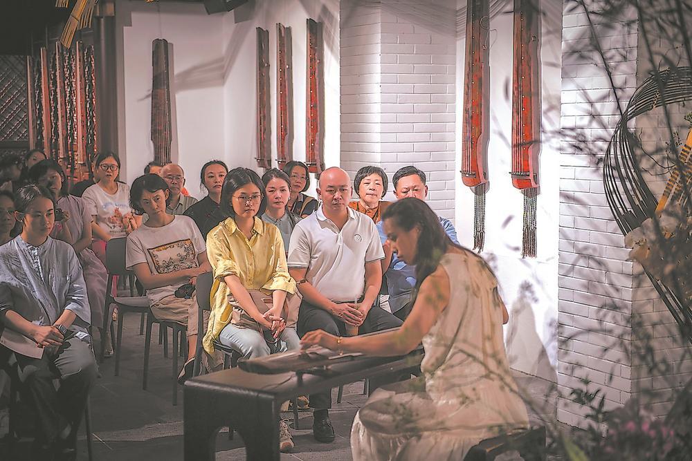 一袭“古琴热”风雅现精神(图2)