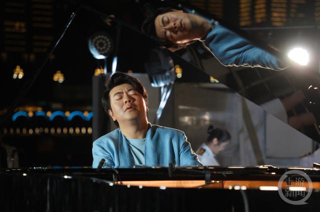 把音乐会搬上长江!郎朗的钢琴声在重庆夜景中“单曲循环”(图4)