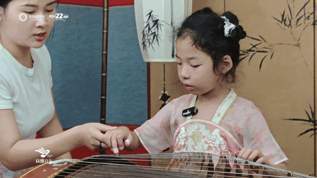 【学员风采】从架子鼓到古筝公主!6岁女孩的音乐蜕变之路解锁全能成长密码!(图1)
