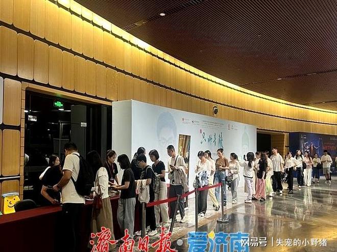 《只此青绿》济南掀热潮观众沉浸式感受宋韵之美(图2)