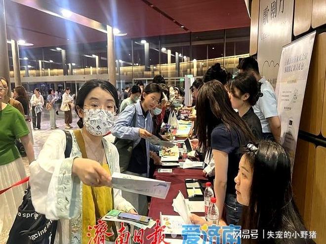 《只此青绿》济南掀热潮观众沉浸式感受宋韵之美(图3)