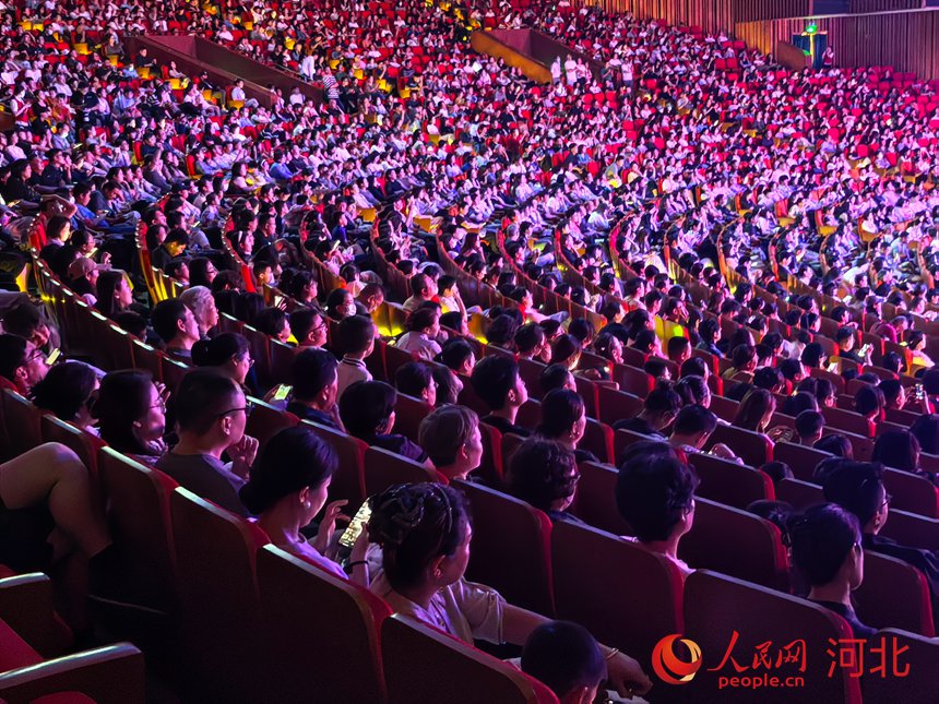 郎朗石家庄奏响“浪漫琴缘”：指尖流淌经典公益传递美育温度(图3)