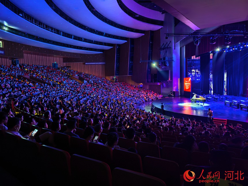 郎朗石家庄奏响“浪漫琴缘”：指尖流淌经典公益传递美育温度(图4)