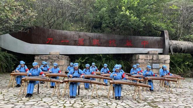 铭记九一八：筝之道教师喜峰口奏响《大刀进行曲(图1)