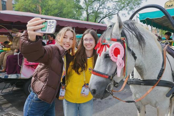 “汉语桥”选手漫步五大道领略万国风光于非遗中体悟传统文化(图2)
