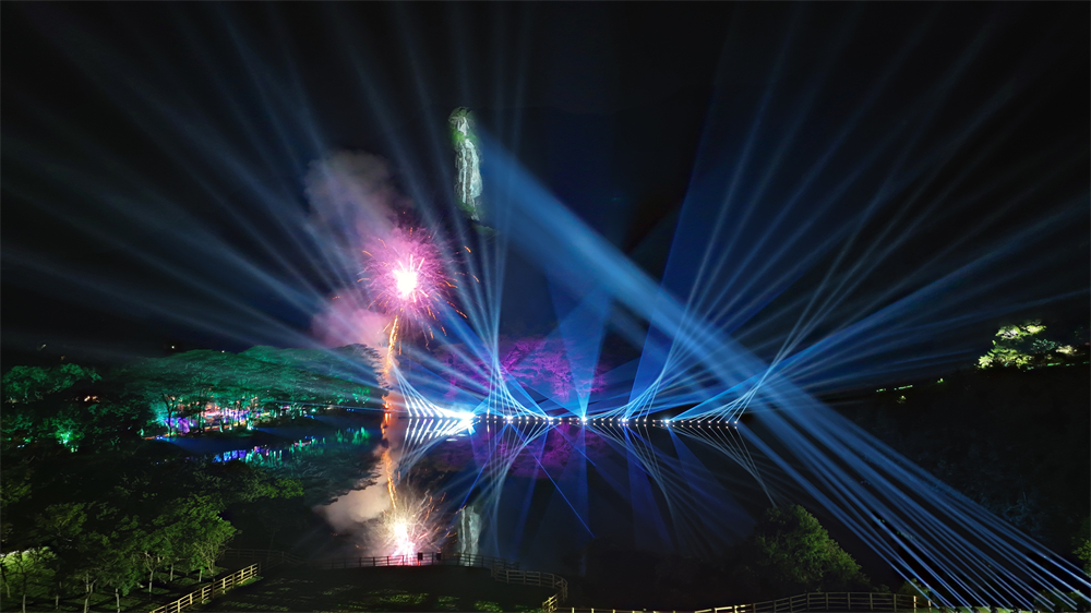 珠江钢琴牵手白水寨开启景区夜游新体验(图1)