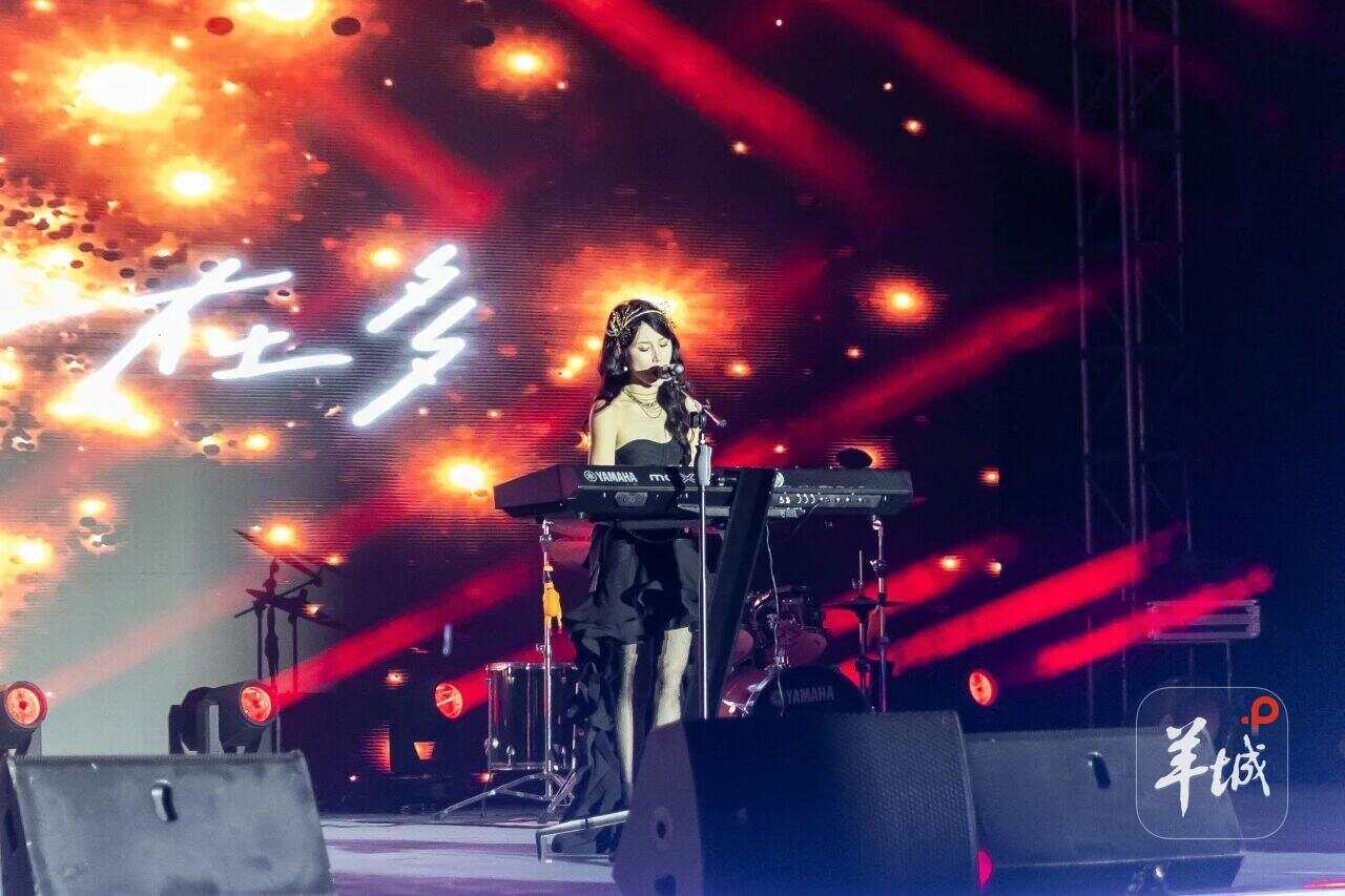 被老师身份耽误的歌手？广州一高校老师一段高音火爆网络！本人回应→(图1)