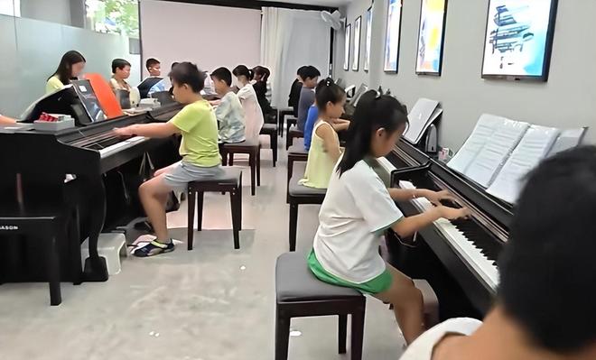 3年倒闭6万家！利润暴跌236亿中产“白月光”为啥没人买单了？(图4)