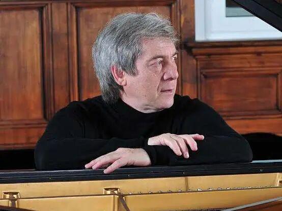 能够演奏出贯穿全身的共鸣的钢琴家并不多他是其中一个！(图1)