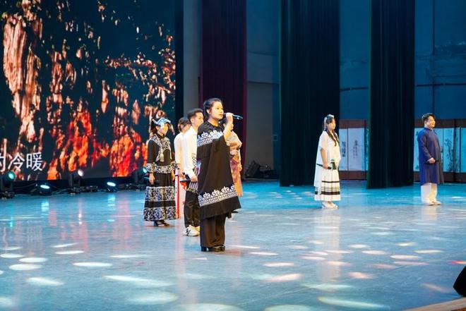 2025中国—东盟教育交流周职业教育国际合作暨“心系四海文通东盟”国际文化交流大使展演活动在安顺职院举行(图8)