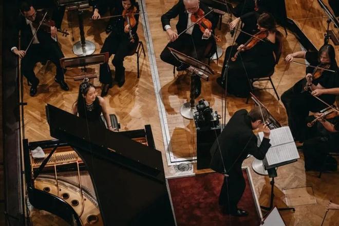 第19届肖邦国际钢琴比赛：美国华裔陆逸轩夺冠中国选手表现引人瞩目(图3)