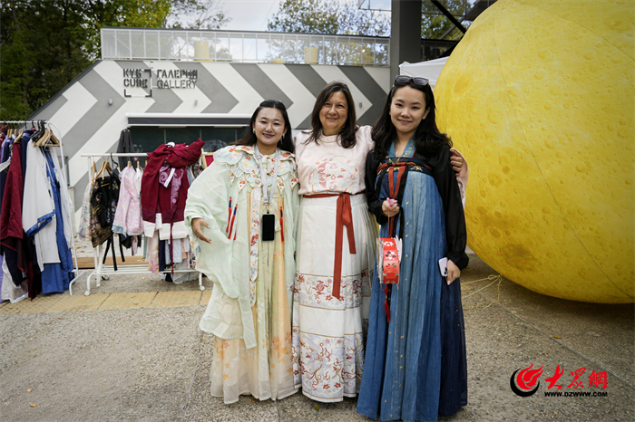 菏泽汉服添彩保加利亚“天涯共此时-中秋诗会”_要闻_大众网(图3)