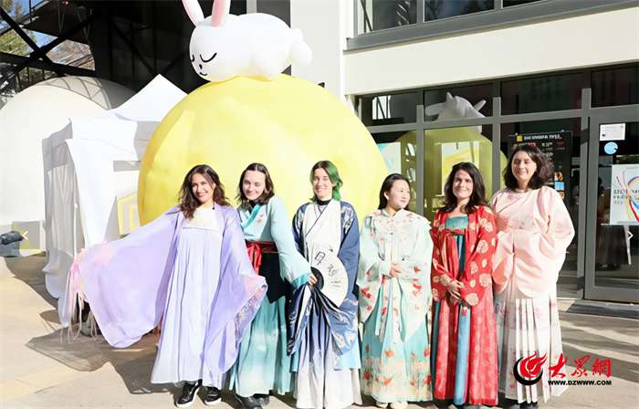 菏泽汉服添彩保加利亚“天涯共此时-中秋诗会”_定陶_大众网(图2)