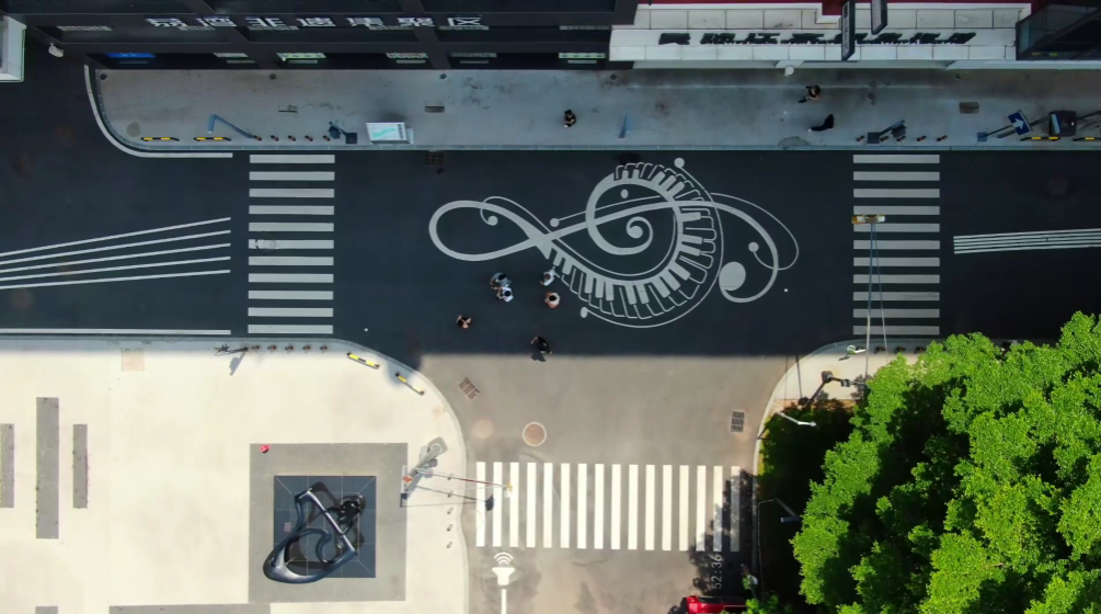 广州老字号潮玩记：珠江琴韵双鱼跃动——广州老字号的潮玩新生(图2)