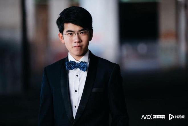 香港首位范·克莱本国际钢琴大赛冠军沈靖韬签约环球音乐(图2)