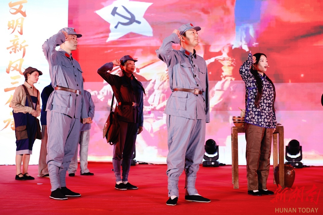 重阳“新”风盛“三代”共绘文明锦绣卷(图1)