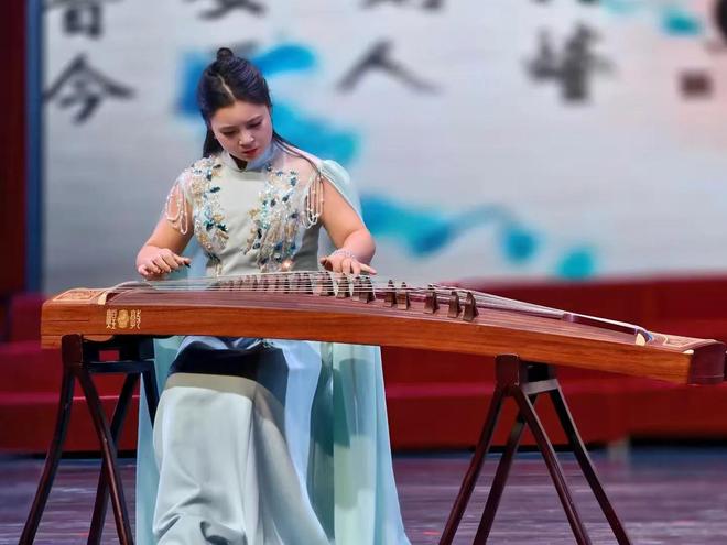 古筝演奏家吕珍赴新疆生产建设兵团第九师白杨市开展文化交流活动(图3)