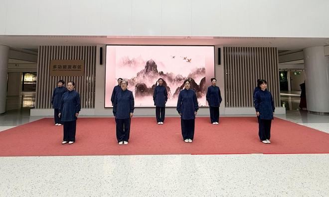 鎏金岁月·韵动重阳——雁塔区老年大学重阳文艺汇演尽显银龄风采(图2)