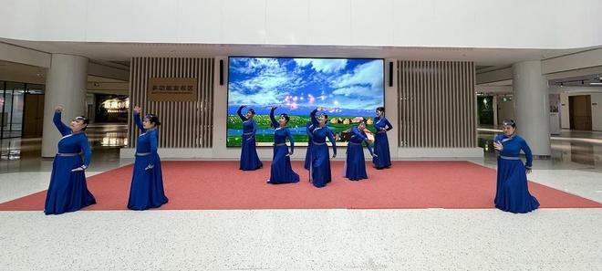 鎏金岁月·韵动重阳——雁塔区老年大学重阳文艺汇演尽显银龄风采(图3)