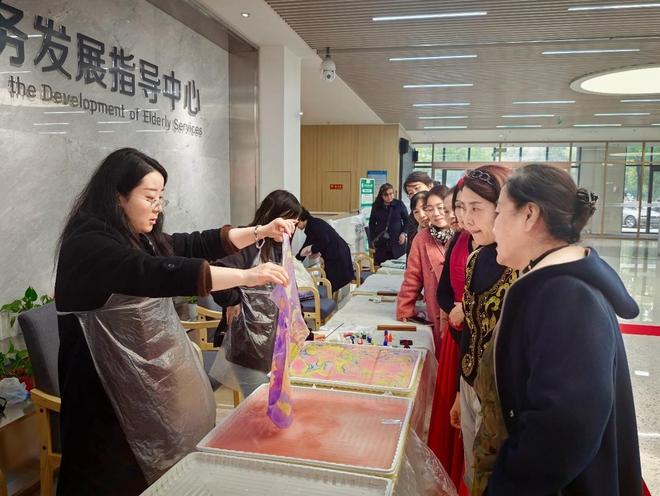 鎏金岁月·韵动重阳——雁塔区老年大学重阳文艺汇演尽显银龄风采(图5)