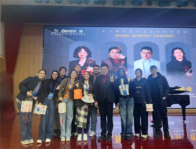 宋飞钢琴五重奏音乐会奏响威海古典盛宴浸润高校校园(图2)