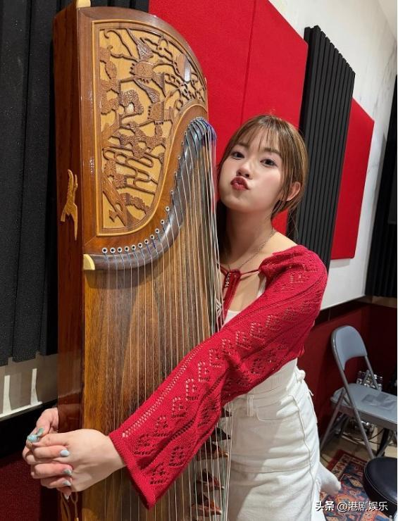 TVB小花晒身材！自夸最大烦恼是长得漂亮！考古筝又自证有才华！(图3)