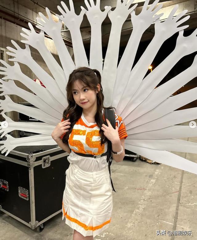 TVB小花晒身材！自夸最大烦恼是长得漂亮！考古筝又自证有才华！(图4)