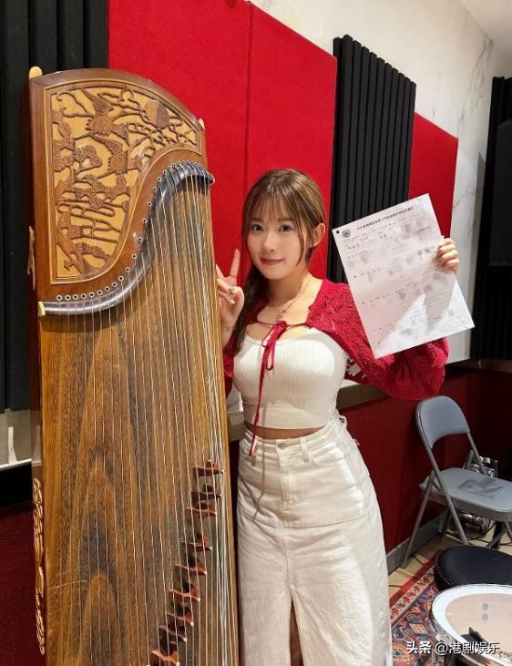 TVB小花晒身材！自夸最大烦恼是长得漂亮！考古筝又自证有才华！(图2)