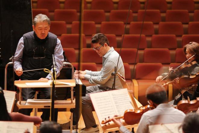 从舞台到讲台钢琴家刘孟捷的双重音乐人生(图1)