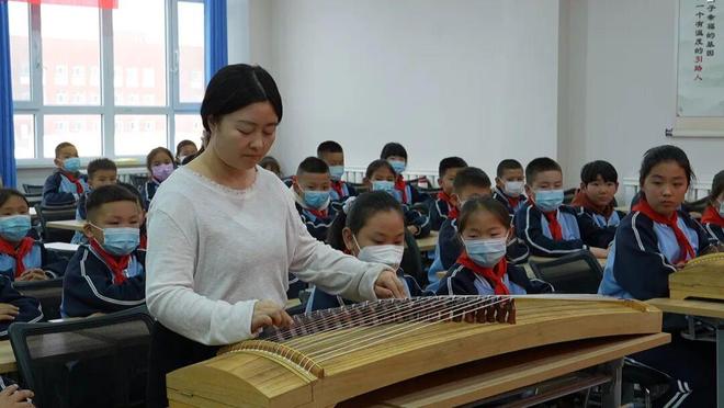 自治区侨联携手公益力量为和布克赛尔学子圆艺术梦(图2)