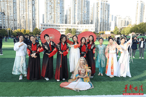 传统文化“火”校园！长沙市周南梅溪湖中学游园会打造沉浸式文化盛宴(图2)