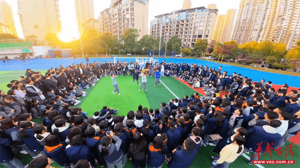 传统文化“火”校园！长沙市周南梅溪湖中学游园会打造沉浸式文化盛宴(图1)