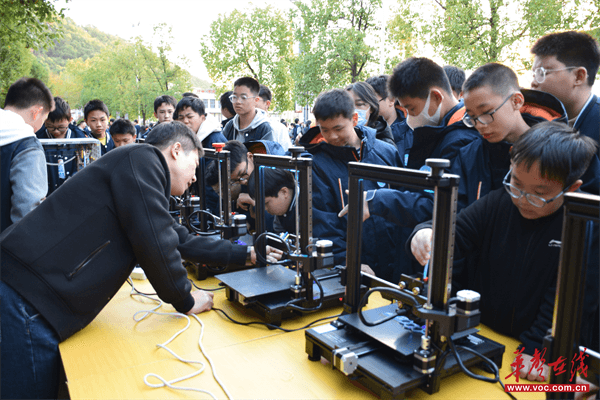 传统文化“火”校园！长沙市周南梅溪湖中学游园会打造沉浸式文化盛宴(图4)