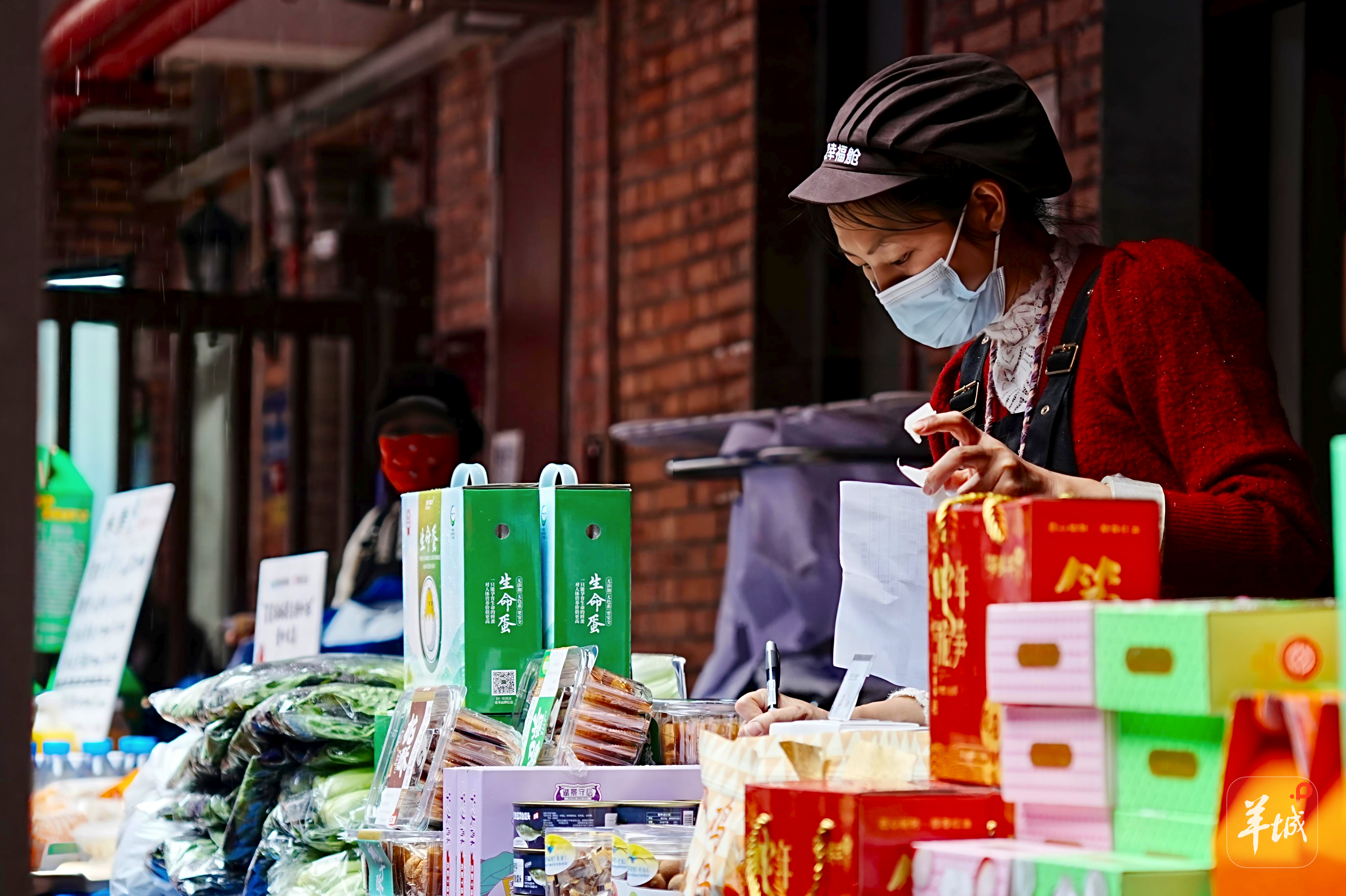 广州花都“星星幸福舱”推出“家庭岗”星妈可与孤独症孩子共同上班(图2)