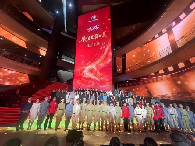 青春当燃光影作伴!这场光影文艺展演燃动热血与热爱(图3)