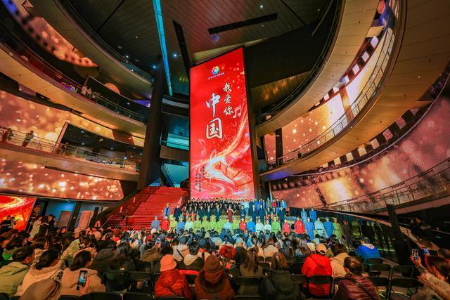 青春当燃光影作伴!这场光影文艺展演燃动热血与热爱(图2)