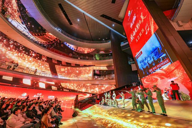 青春当燃光影作伴!这场光影文艺展演燃动热血与热爱(图1)