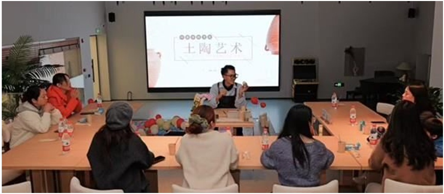 重庆两江新区“艺术提升进社区”掀起市民文艺学习热潮(图1)