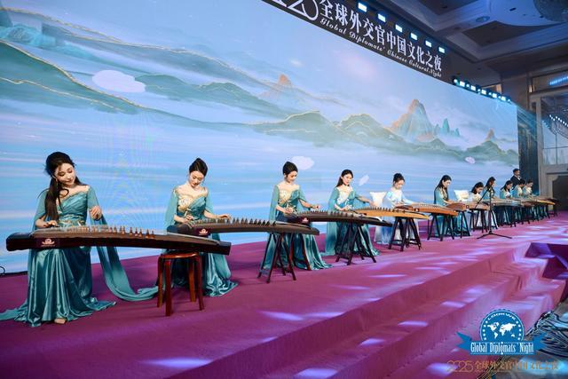 第十二届“全球外交官中国文化之夜”在京举办(图1)