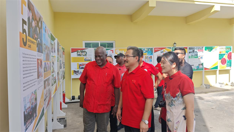 圭亚那总理感谢援圭中国医疗队所作贡献(图3)