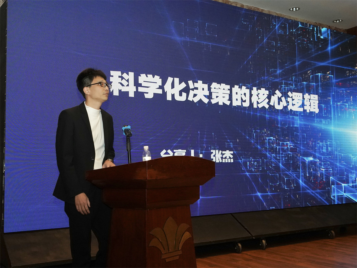 凝“新”聚力启新程领航同心向未来——市南区举办2025年“新阶层之夜”暨《对话新阶层》（第四季）首发式(图3)