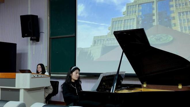 AI技术与艺术教育深度融合西安交通大学探索构建新时代高校钢琴教学创新范式(图1)