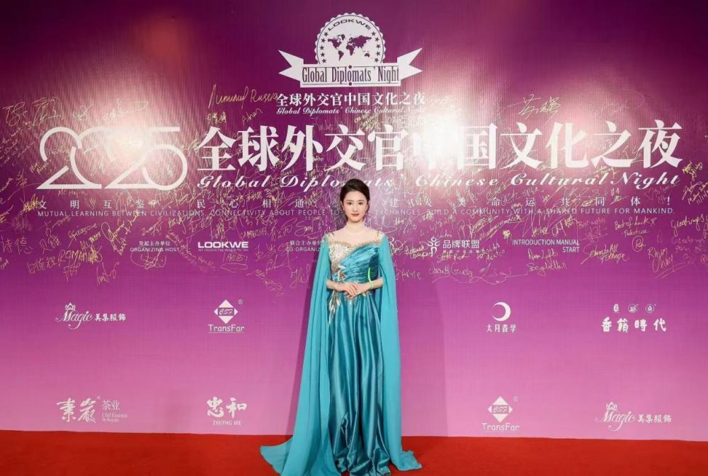 青年古筝演奏家余靓出席全球外交官中国文化之夜(图5)