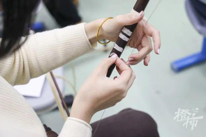 杭州这场新年演出打动很多人！四个听障孩子用一个半月学会拉二胡(图5)
